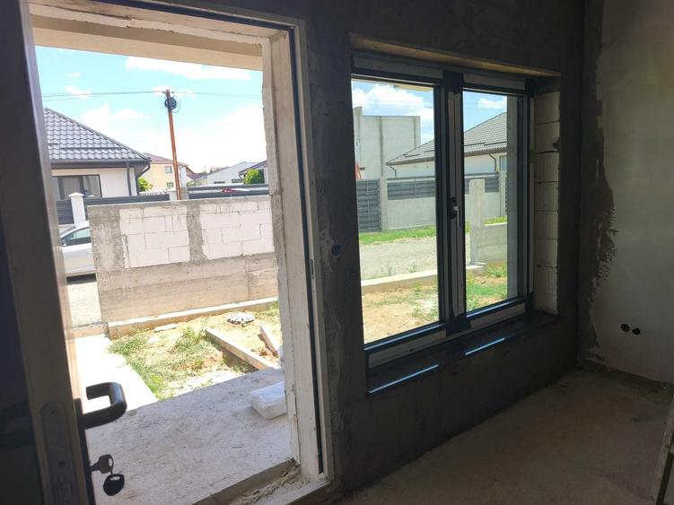 Casă cu 4 camere în Preajba