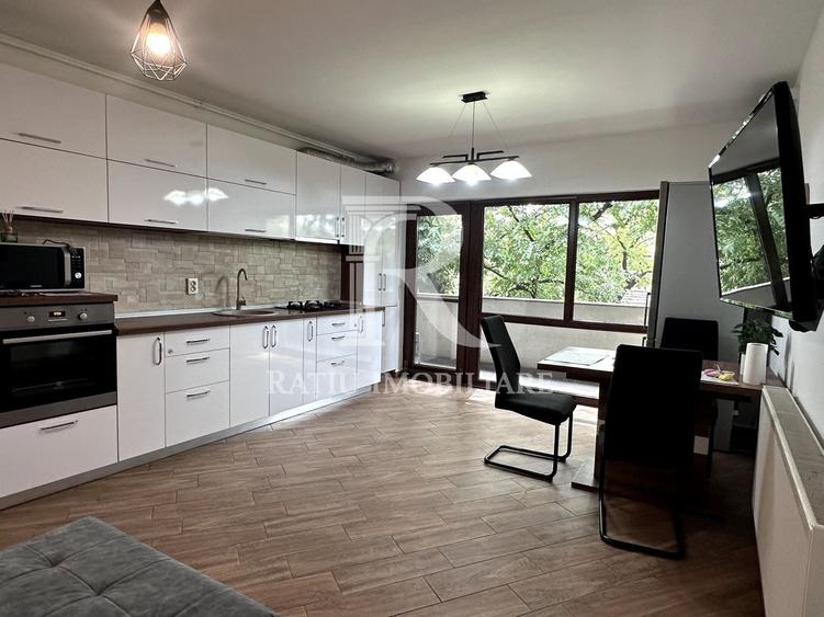 Apartament cu 3 camere decomandat, mobilat în Ultracentral
