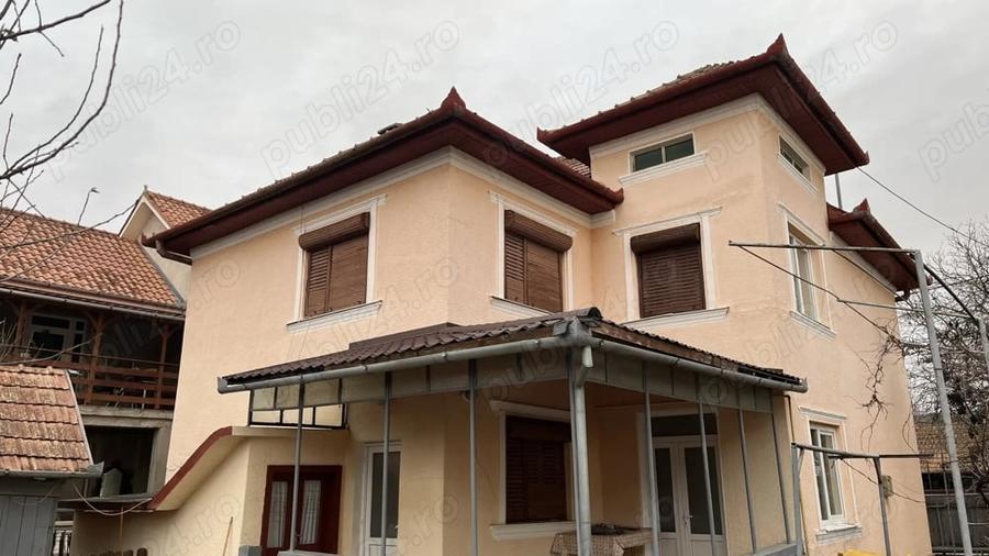 Casă cu 5 camere cu Teren 430 Mp în Central