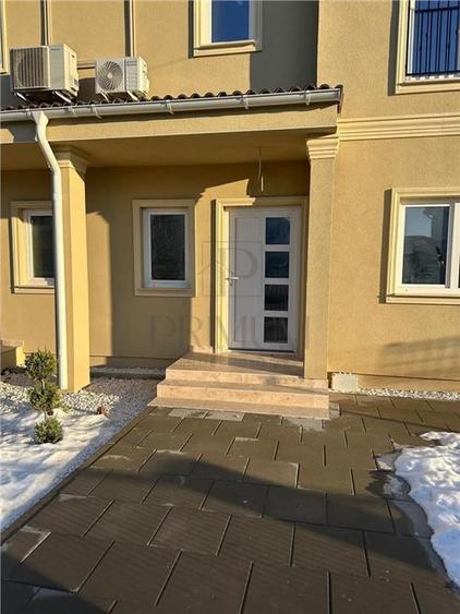Duplex cu 4 camere cu Canalizare în Dumbrăvița