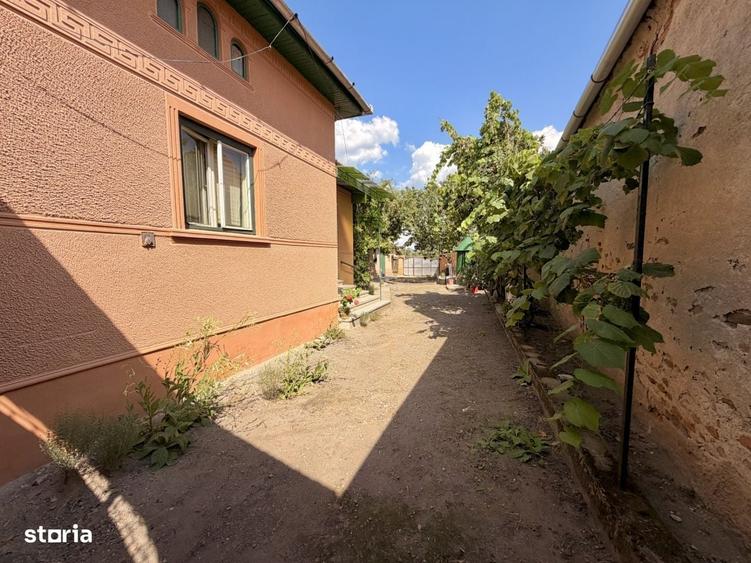 Casă cu 4 camere decomandat în Drașov