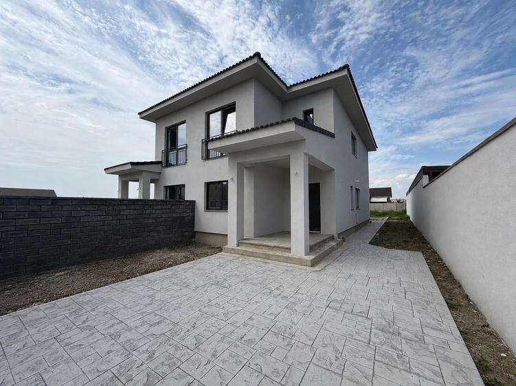 Duplex cu 5 camere cu Canalizare în Moșnița Nouă