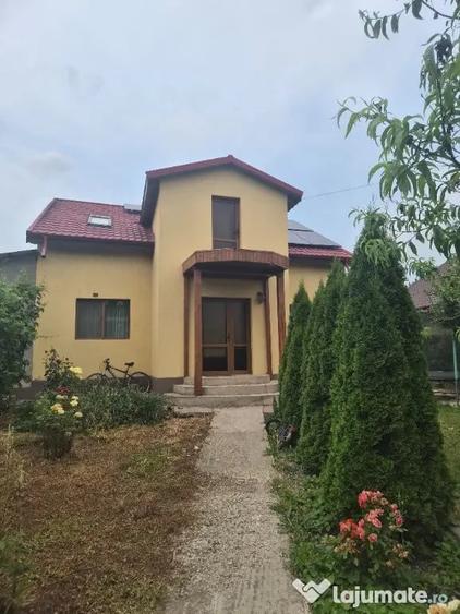 Casă cu 5 camere cu Teren 700 Mp în Șendreni