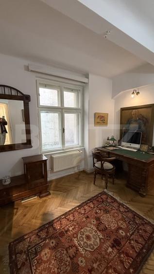 Apartament cu 4 camere decomandat, mobilat în Central