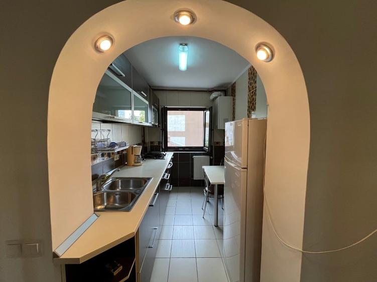 Apartament cu 3 camere semidecomandat, mobilat în Vatra Luminoasă