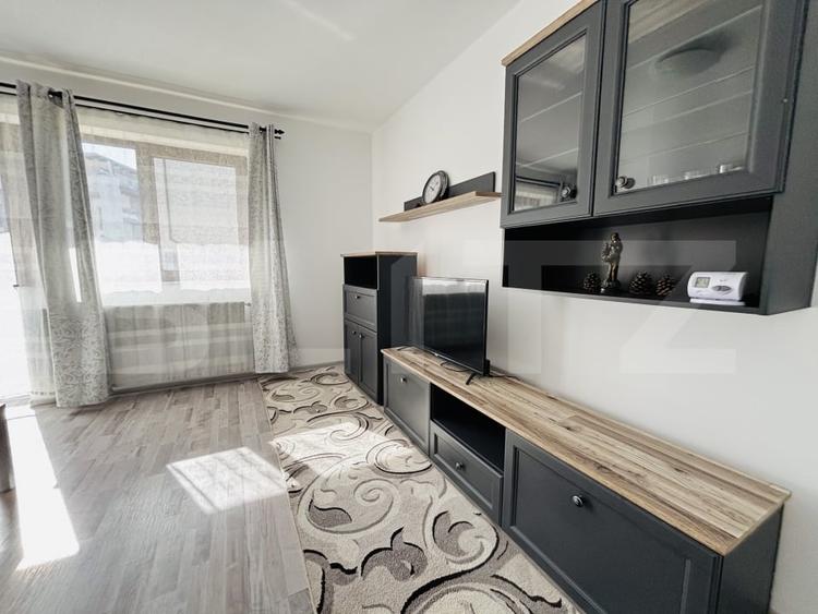 Apartament cu 3 camere decomandat, mobilat în Tractorul
