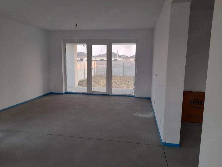 Casă cu 4 camere cu Teren 500 Mp în Sântandrei
