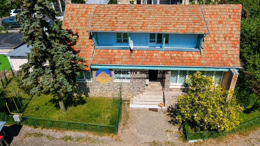 Casă individuală cu 6 camere cu Canalizare în Central