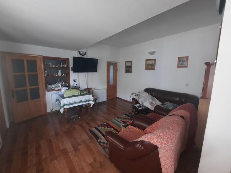 Casă individuală cu 4 camere cu Canalizare în Gara Veche