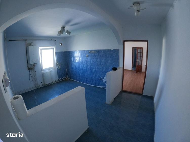 Apartament cu 3 camere semidecomandat în Tineretului