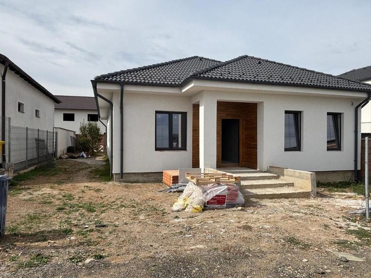 Casă individuală cu 4 camere cu Canalizare în Șelimbăr