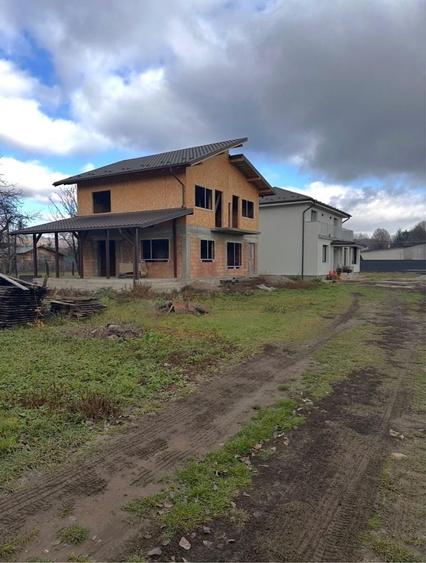 Casă cu 3 camere în Brebu