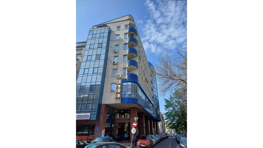 Apartament cu 4 camere decomandat, mobilat în Batistei