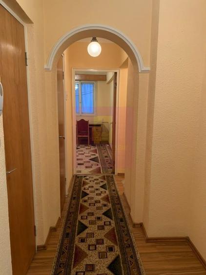 Apartament cu 3 camere decomandat, mobilat în Doamna Ghica