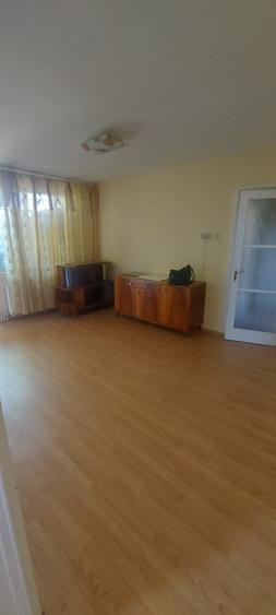 Apartament cu 3 camere semidecomandat în Nicolae Bălcescu