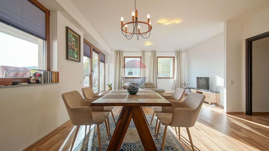 Apartament cu 3 camere semidecomandat, mobilat în Drumul Poienii