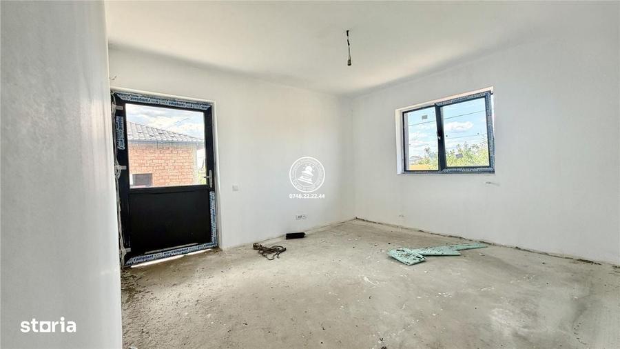 Casă cu 4 camere în Aroneanu