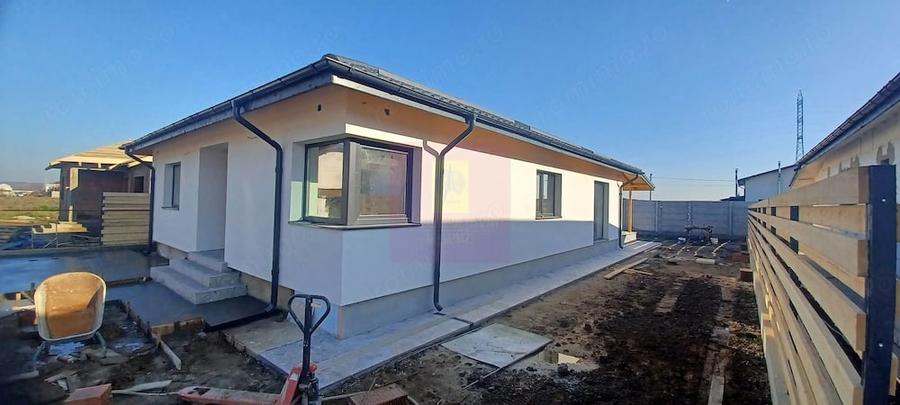 Casă cu 4 camere cu Teren 478 Mp în Săbăreni