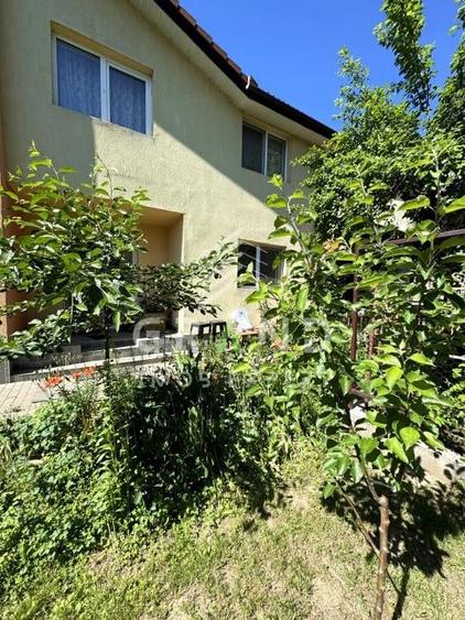 Duplex cu 4 camere cu Canalizare în Iris