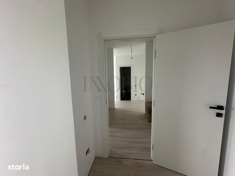Apartament cu 3 camere semidecomandat în Sisești