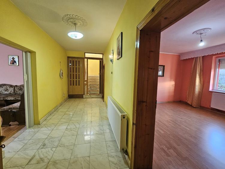 Casă cu 5 camere cu Canalizare în Vulcan