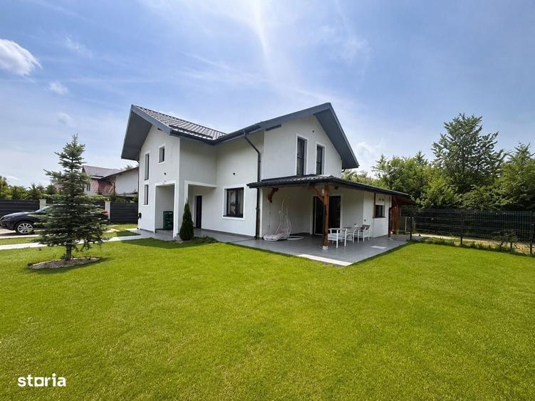 Casă cu 4 camere în Izvorani