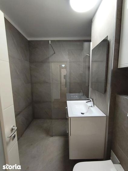 Apartament cu 3 camere decomandat în Vitan