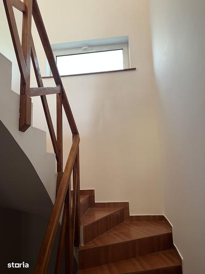 Casă cu 8 camere cu Teren 2530 Mp în Măneciu