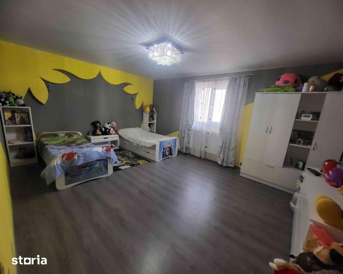 Casă cu 3 camere cu Teren 300 Mp în Gherăiești