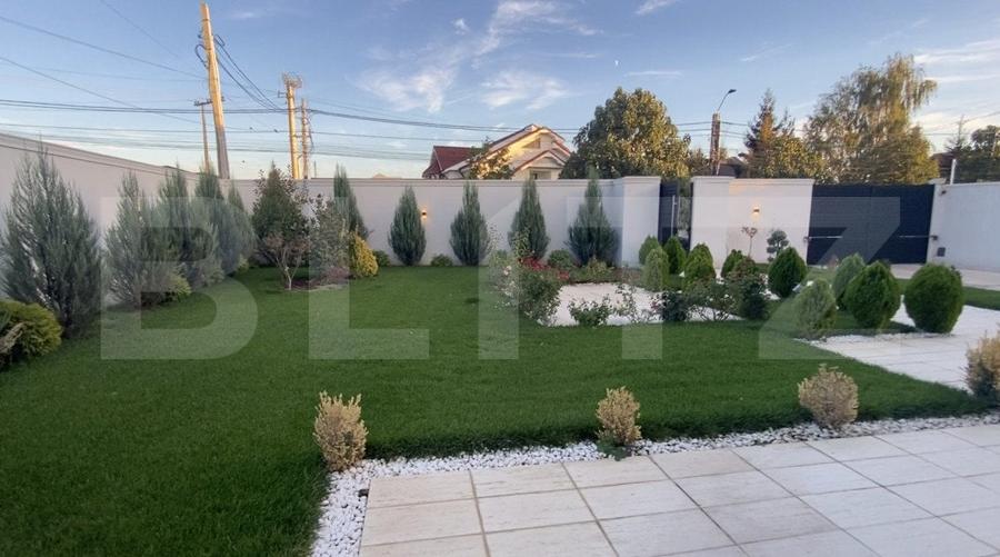Casă individuală cu 7 camere cu Canalizare în Est