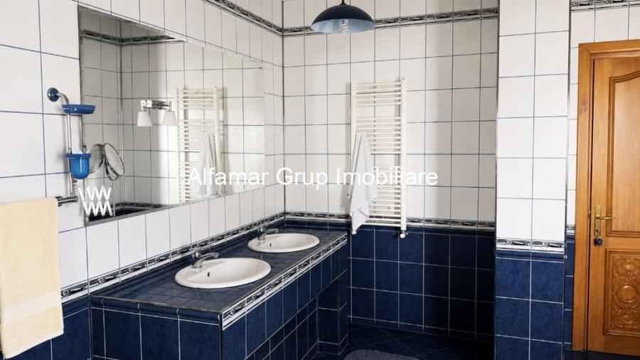 Casă individuală cu 9 camere cu Canalizare în Cotroceni