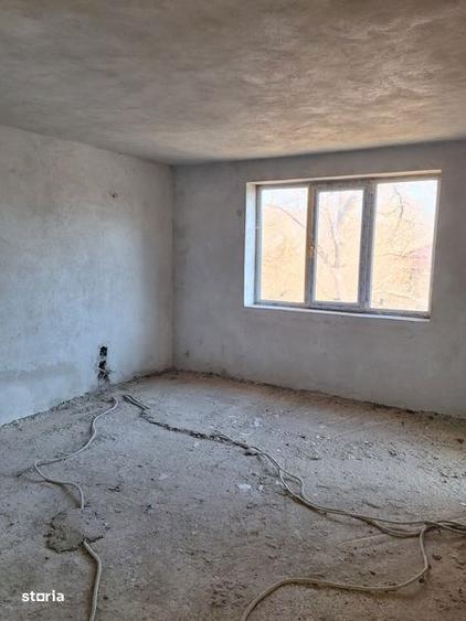 Casa parter + etaj la gri - 1