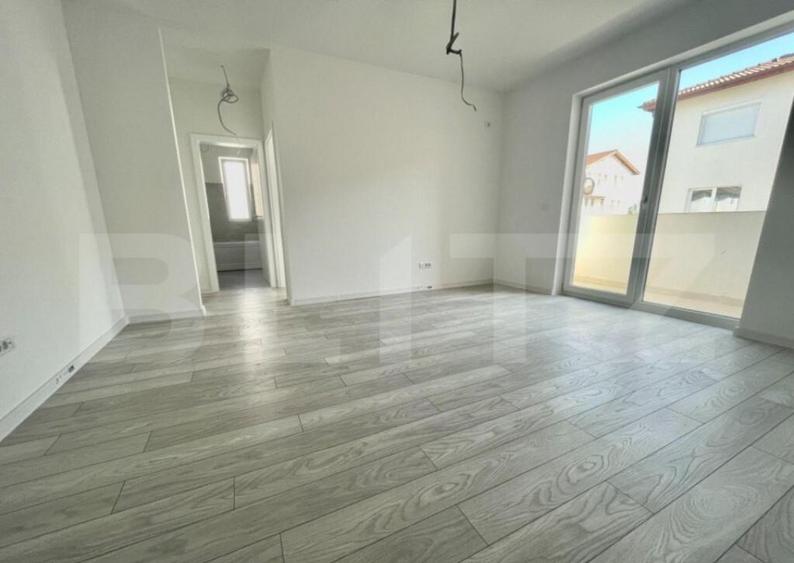 SUPER PRET!Apartament cu 3 camere + balcon, 1 loc de parcare - 1