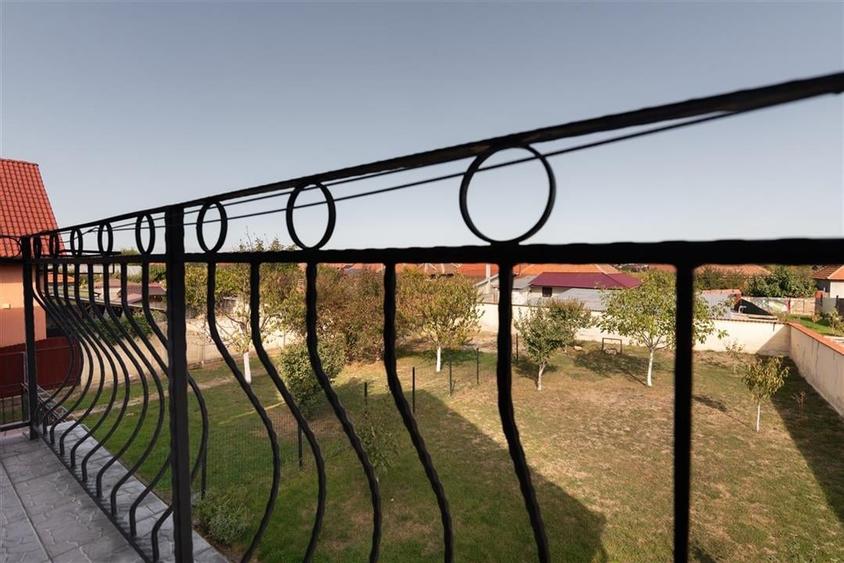 Casa P+M cu 4 camere+living+loc de luat masa in Santion - 31