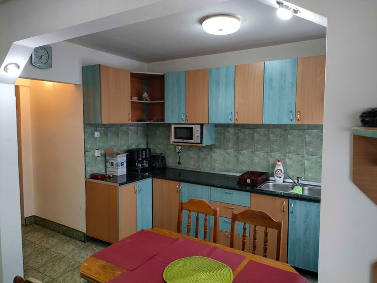 Inchiriez apartament 3 camere - 4