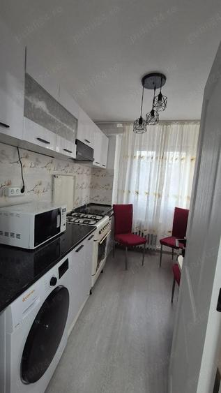 Proprietar inchiriez ap 3 camere pe str. Apusului - 5