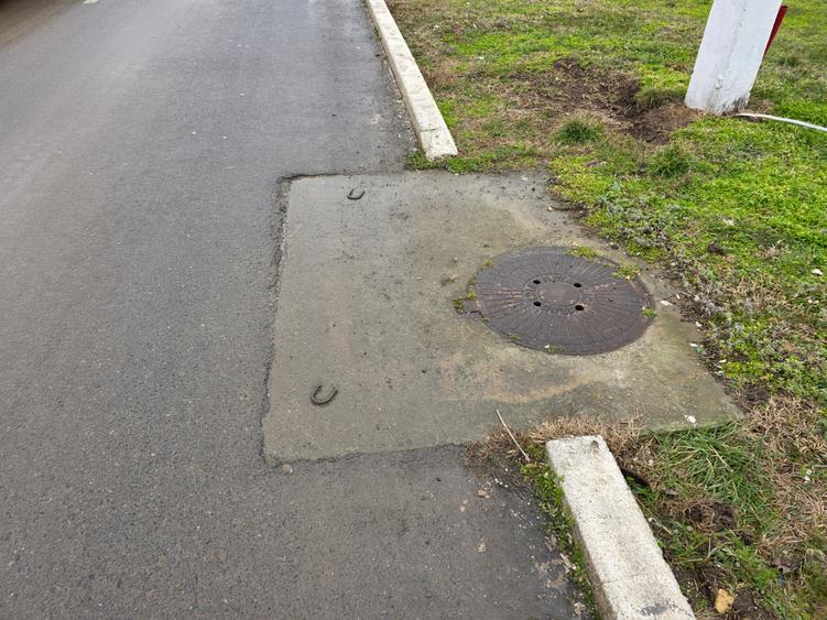 TEREN ÎNTRE CASE CU UTILITATI –Intravilan 801 mp - Stradă asfaltată - 2