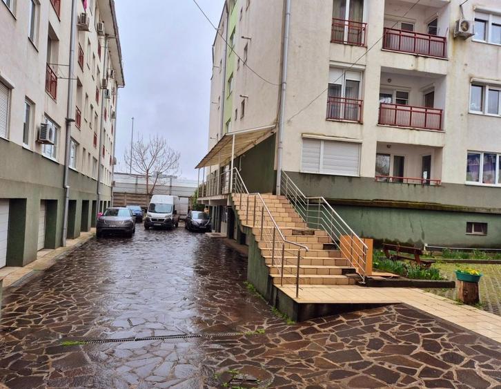 Apartament cu o camera + boxa beci + garaj - 1