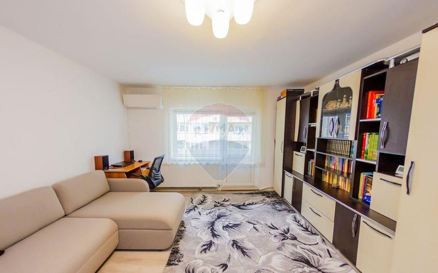DE VANZARE pe Bld. Unirii- apartament cu 3 camere, boxa ?...