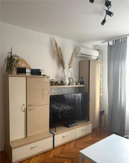 Gheorghe Lazar - 2 Camere - Etaj intermediar cu LIFT - Bloc