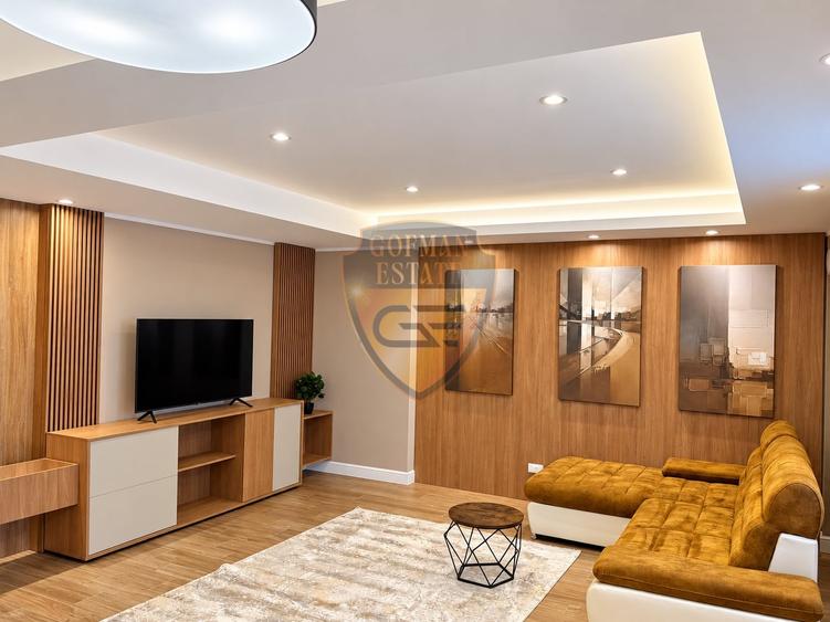 Apartament cu 3 camere decomandat, mobilat în Palazu Mare