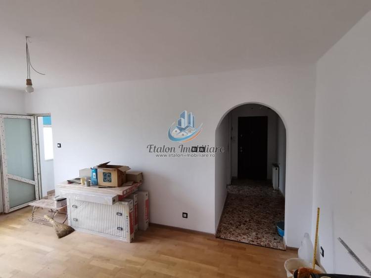 Ap. 3 camere semidecomandat, etaj 2, Piata Darmanesti - 5