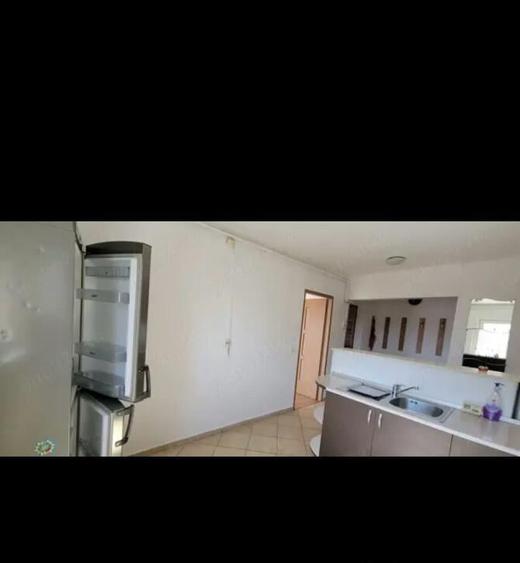 Apartament cu 4 camere, decomandat - zona Grivitei - 2