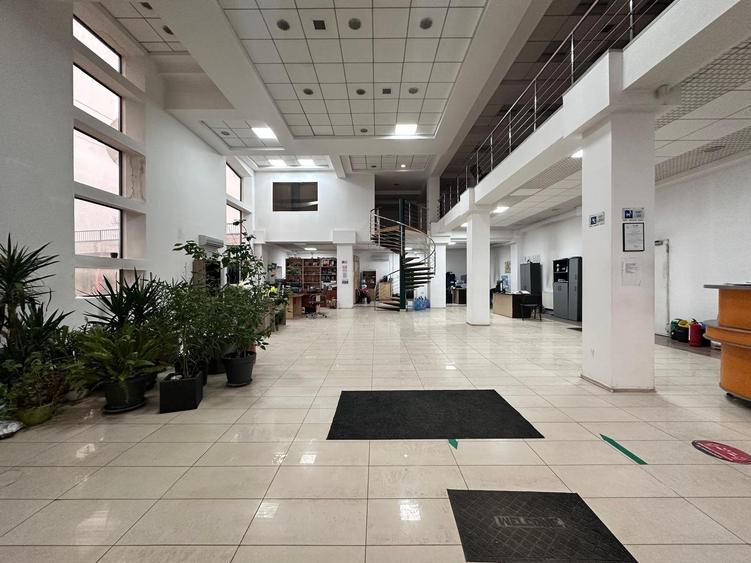 Spatiu 835mp, teren 2758mp, rond Mall Moldova - 2