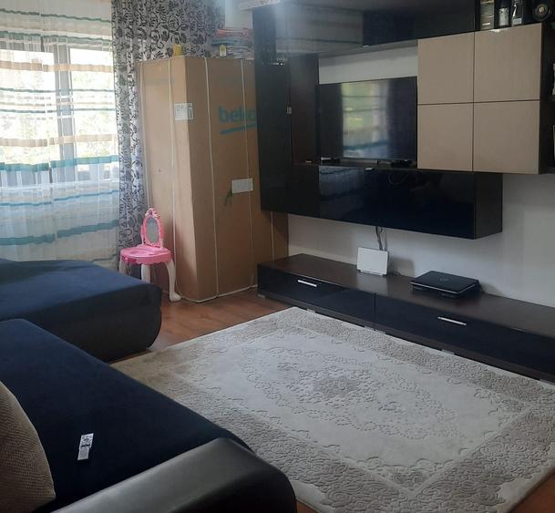 Apartament cu 2 camere decomandat în 1 Mai