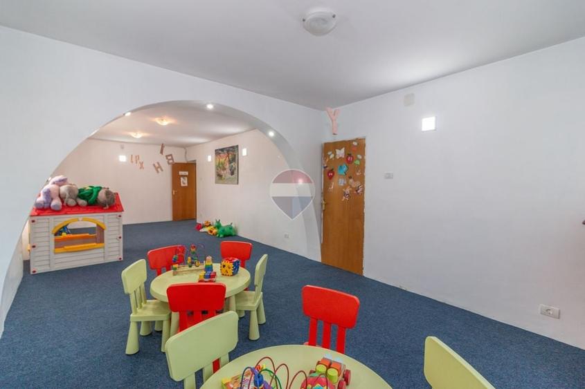Casă individuală cu 7 camere cu Teren 250 Mp în Drumul Taberei