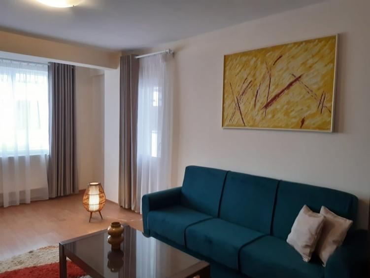 Închiriez apartament spatios renovat 3 camere, 150 mp, terasa de vara imensa - 2