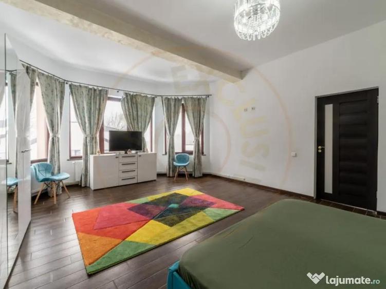 Casa spa?ioasa cu 6 camere ?i teren generos, langa pad - 10