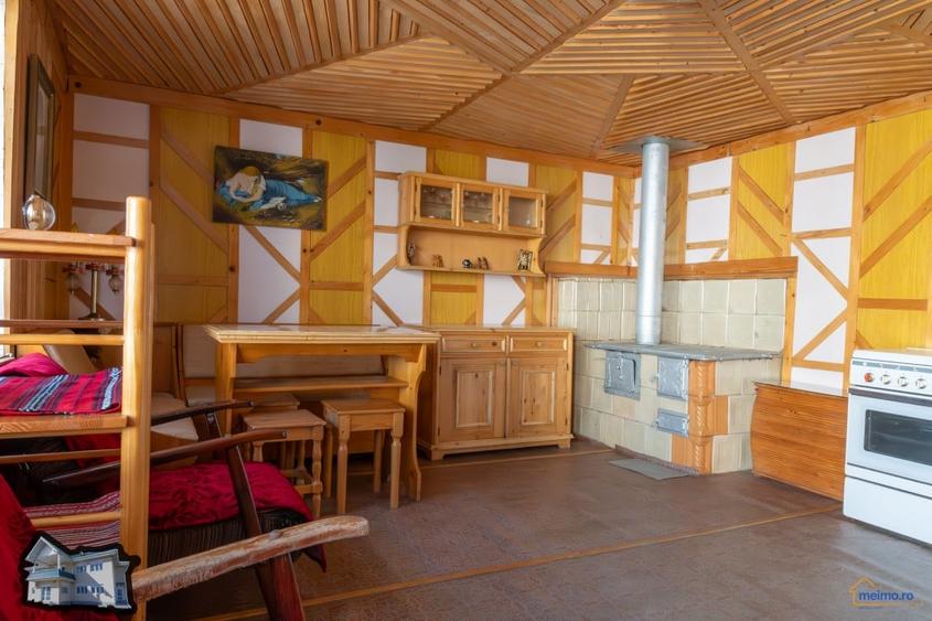 Casa cu etaj in Agas, eleganta clasica si mobila sculptata manual in lemn masiv - 14