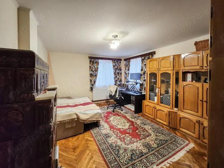 Vand Schimb Casa zona centrala, 2 apartamente separate, garaj, curte - 4